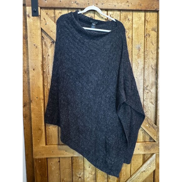 Barefoot Dreams CozyChic Lite Asymmetrical Poncho Gray One Size Soft Knit Blend - Picture 1 of 4